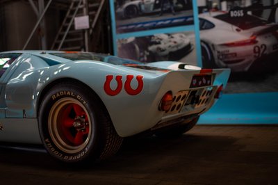 Ford GT40 Gulf livery rear quarter detail, red five-spoke wheels, Cooper Cobra Radial GT tyres, classic endurance racer